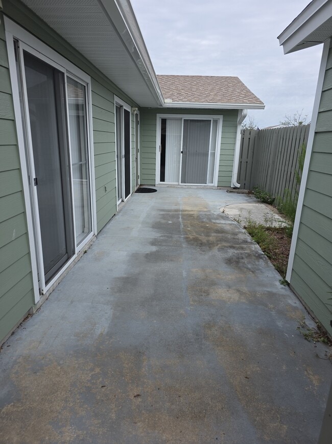 Building Photo - 1922 Quail Ridge Ct