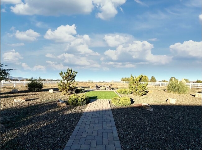 Building Photo - Gorgeous home in Chino Valley