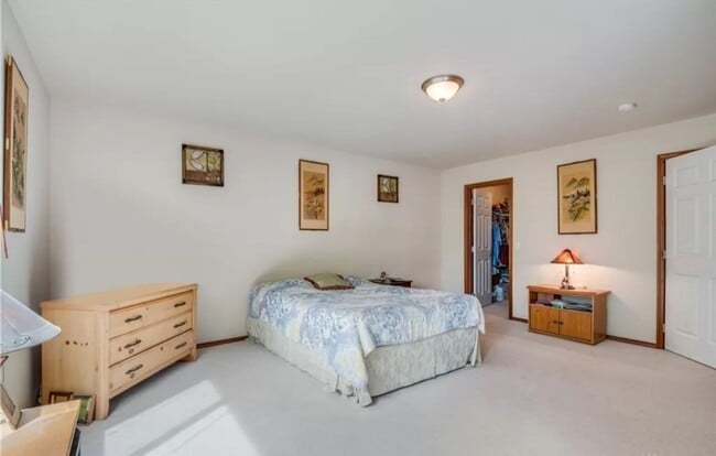 Building Photo - Beautiful 3 Bed 2.5 Bath Everett Home @ a ...