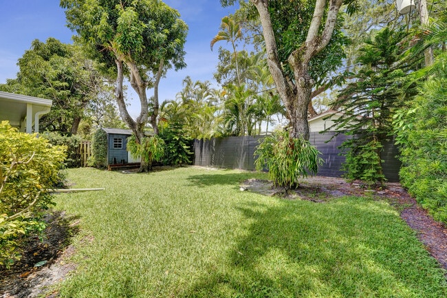 Building Photo - 929 SW 18th Ct