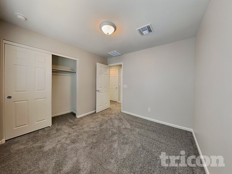 Building Photo - 8616 E Posada Ave