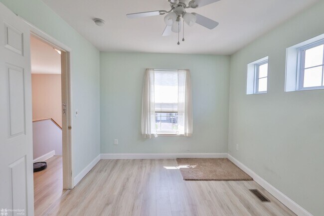 Building Photo - Beautifully maintained, energy-efficient f...