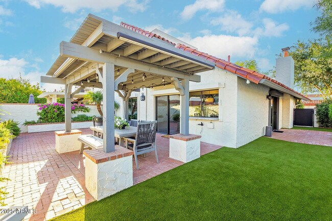 Building Photo - 5822 N Scottsdale Rd
