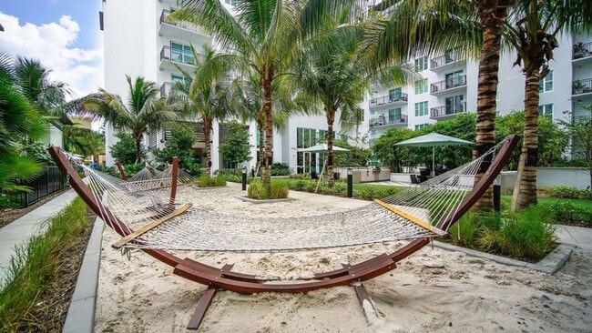 Building Photo - 1919 SE 10th Ave