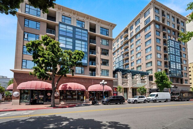 Building Photo - Top Floor Condo in the Gaslamp District!