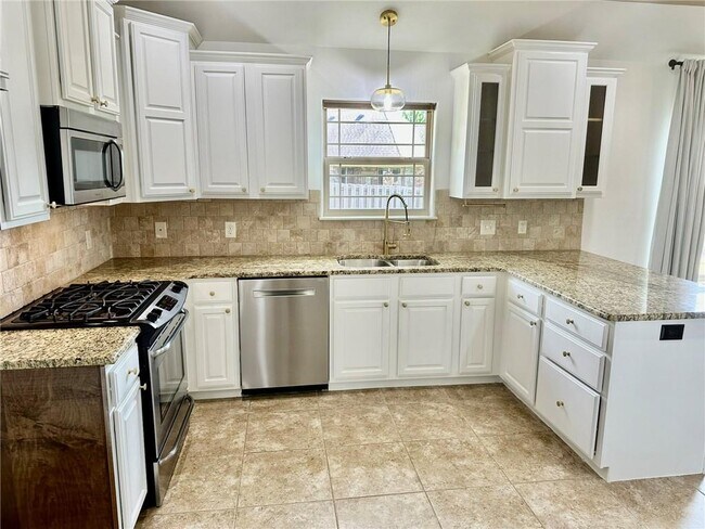 Building Photo - 5811 S 67th St