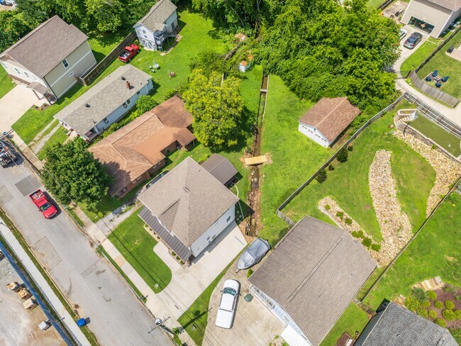 Building Photo - 213 Winchester St