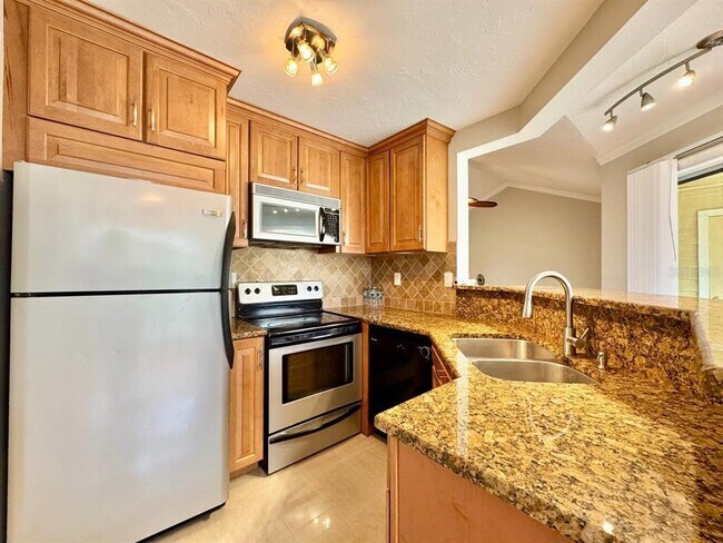 Building Photo - 8615 Mallard Reserve Dr