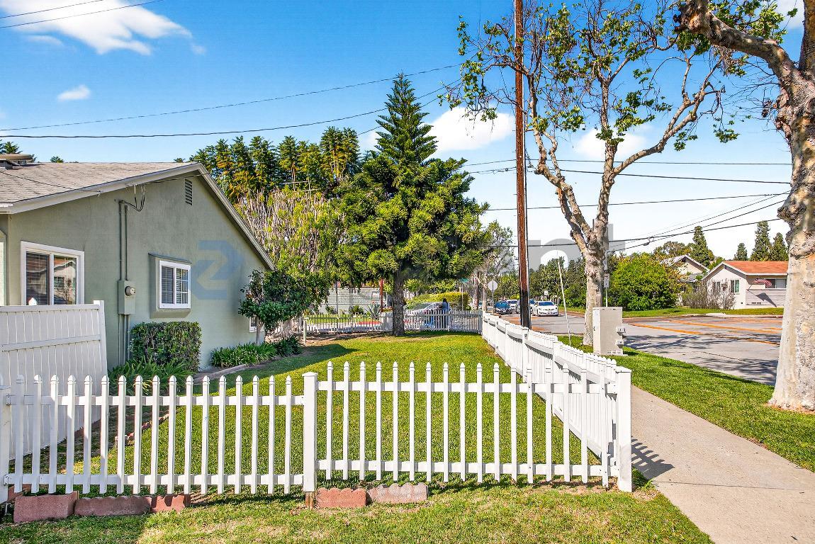 Building Photo - 11758 Broadway Ave