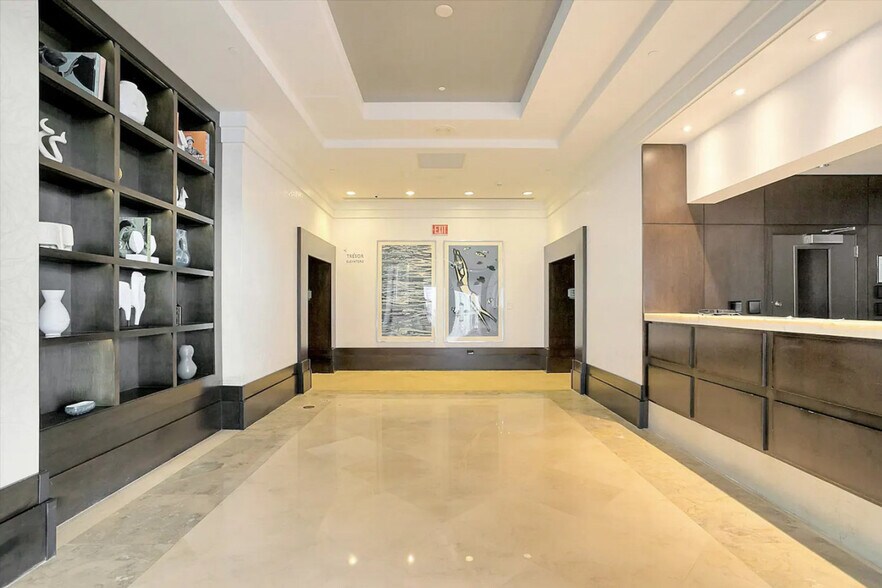 Building Photo - 4401 Collins Ave