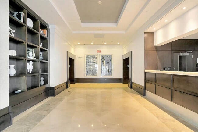 Building Photo - 4401 Collins Ave