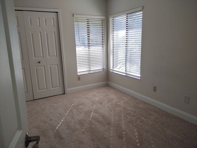 Building Photo - Gorgeous 3 bedroom 2 bath townhome with FL...