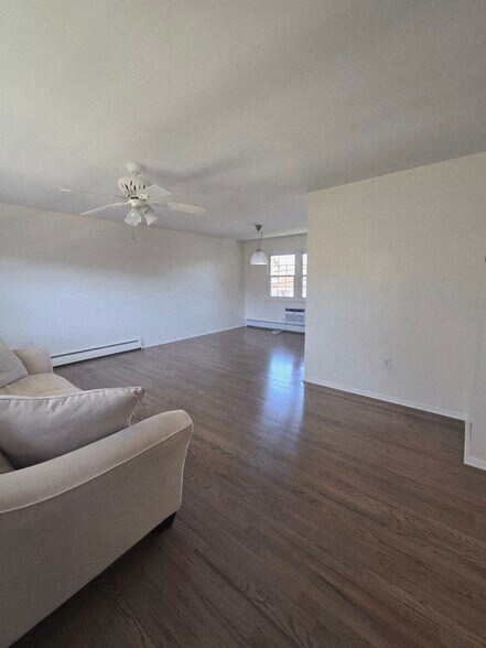 Living/Dining room - 364 Westwood Ave