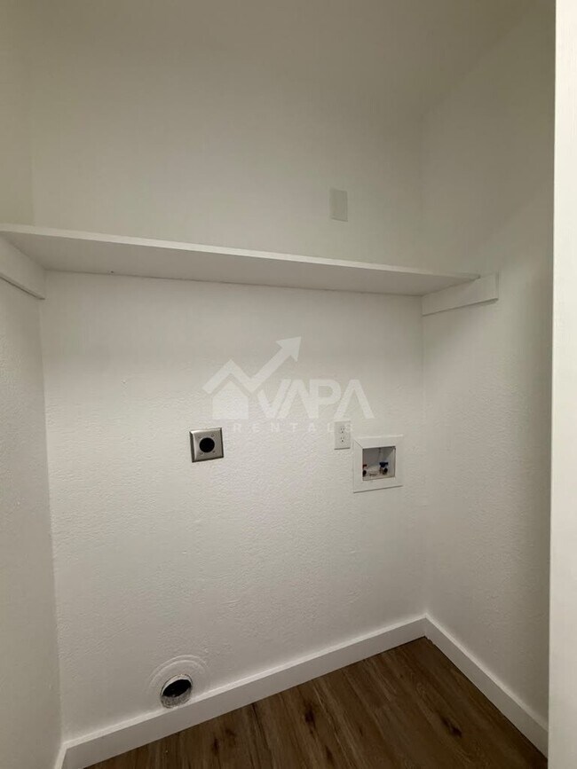 Building Photo - 7239 Glen Hill Dr
