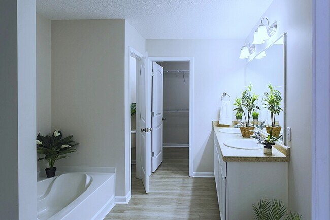 Building Photo - 1430 Evergreen Trl