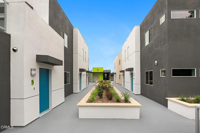 Building Photo - 2000 Lake Ave