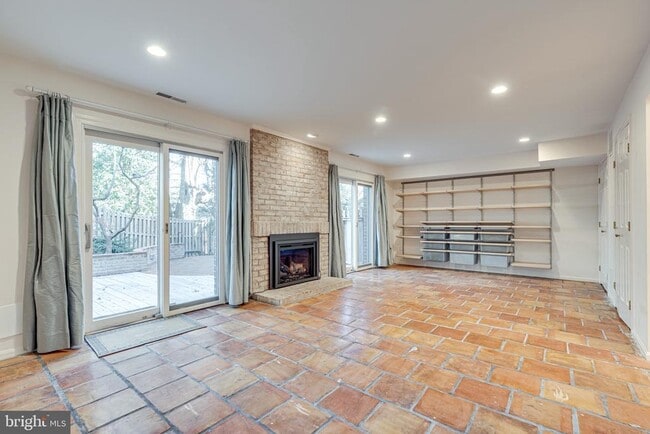 Building Photo - 1423 McLean Mews Ct