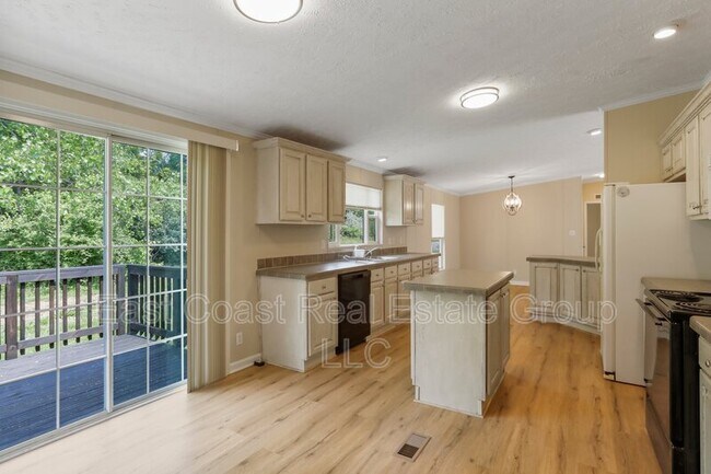 Building Photo - 123 Battlefield Dr