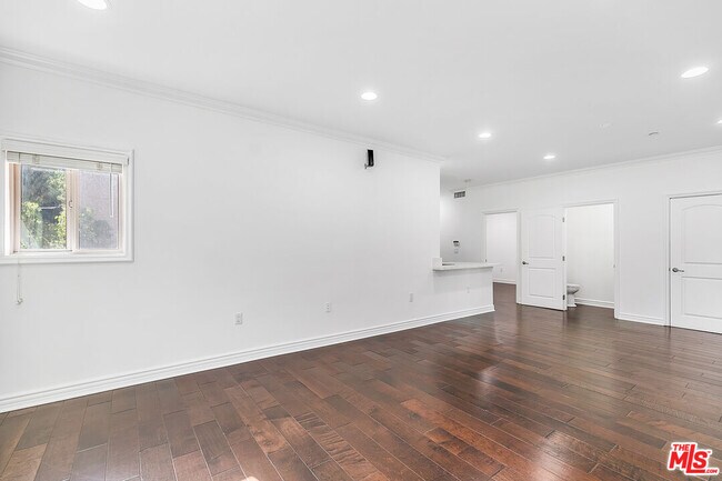 Building Photo - 11504 Moorpark St