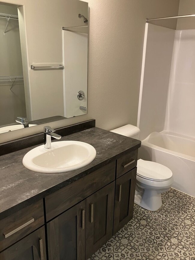 Building Photo - 4 Bed 3 Bath Single Family Home