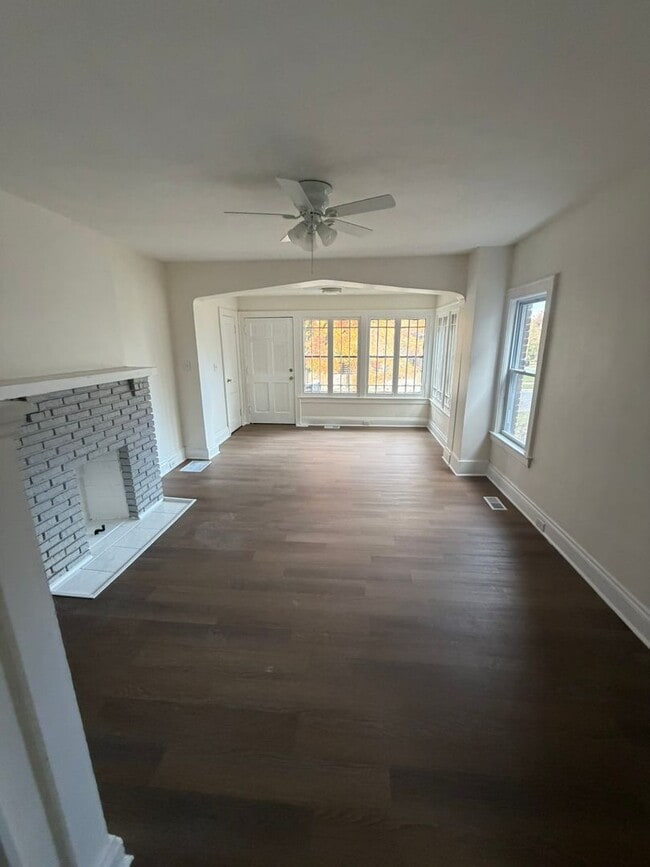 Building Photo - 3242-3242 Sycamore Rd