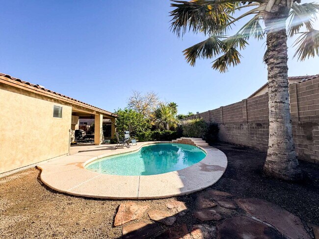 Building Photo - "Charming 3-Bedroom with 2 Full Bathroom  Pool Home in The Terraces!"