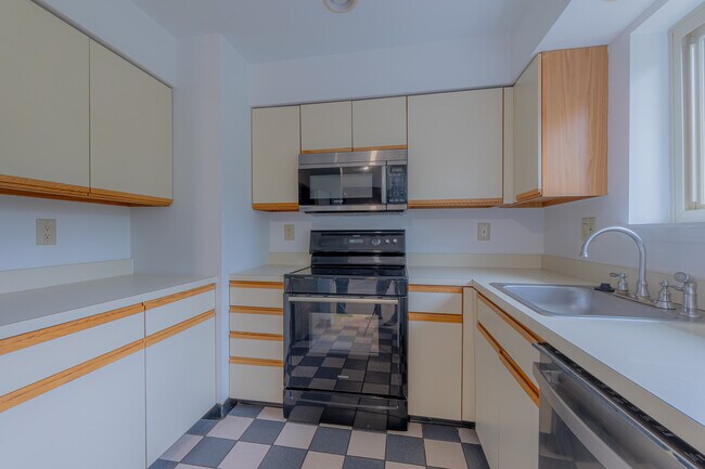 Building Photo - 2801 Pennsylvania Ave