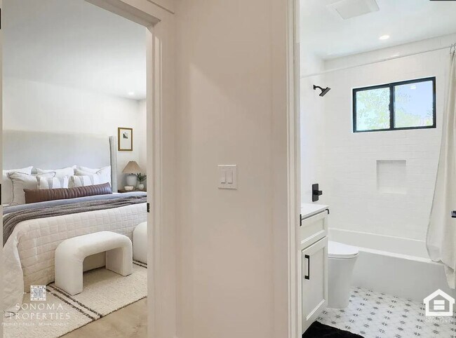 Building Photo - ***PRICE REDUCTION***  Modern Upstairs 2-Bedroom Unit Minutes from Sonoma Plaza