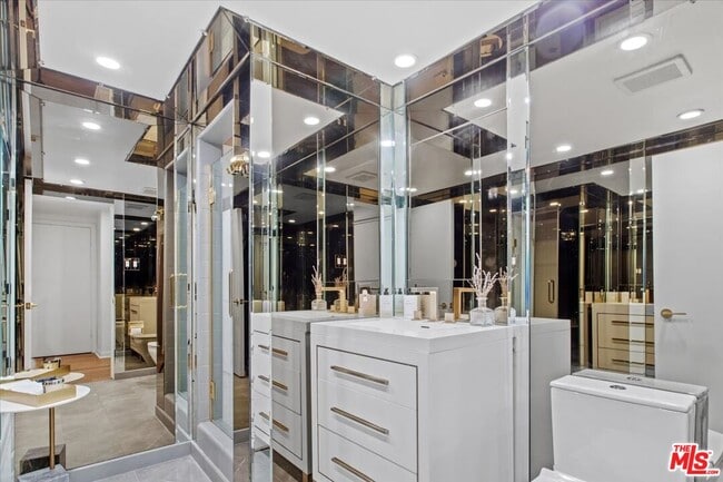 Building Photo - 9311 Burton Wy