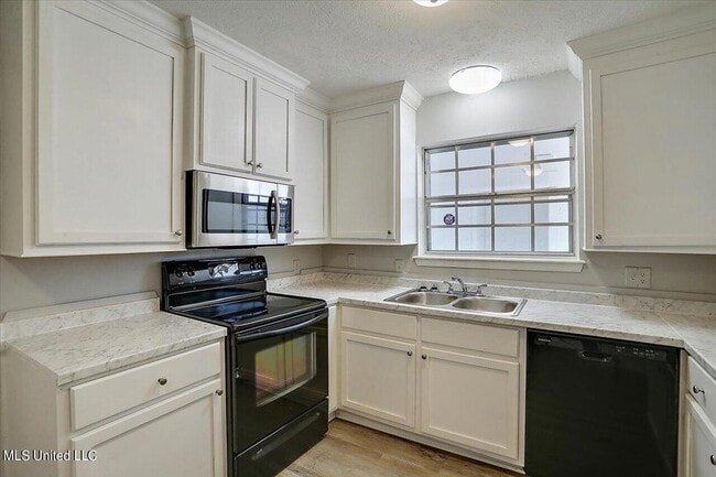 Building Photo - 249 Bay Park Dr