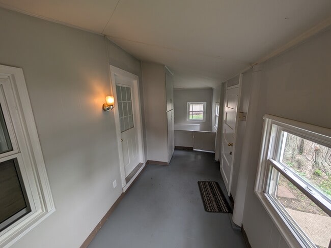 Building Photo - 206 N Maple St