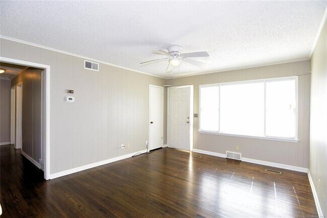 Building Photo - Remodeled 3 Bedroom House