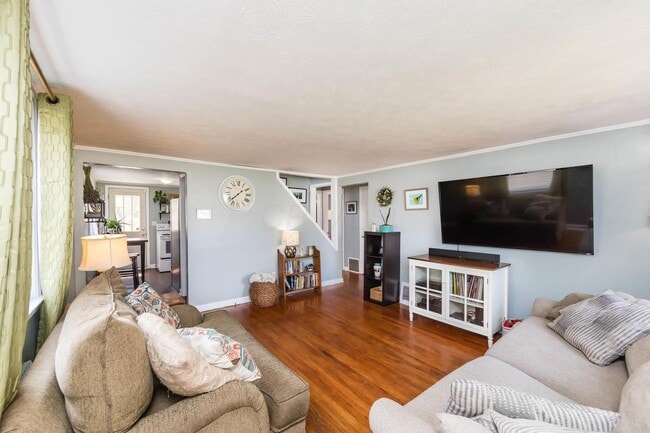 Living room - 175 Rosslyn Ave