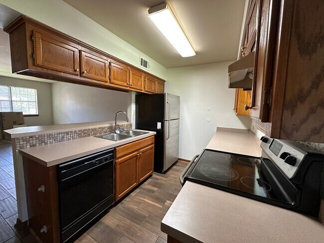 Primary Photo - 1409-1409 E O St