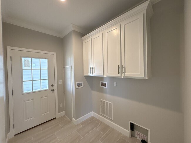 Building Photo - 736 Pirates Rest Rd