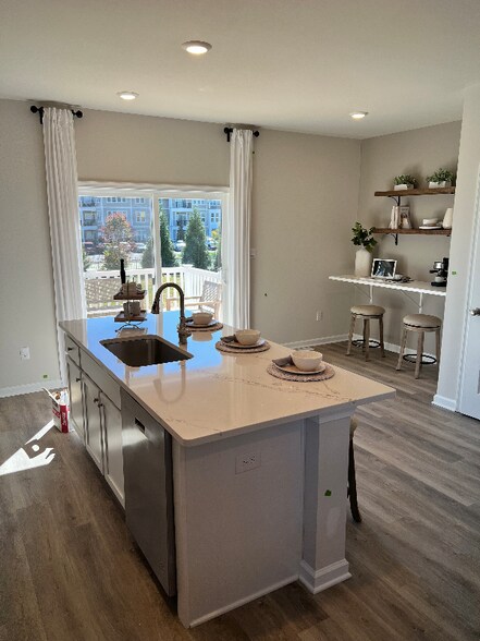 Building Photo - 249 Macoun Way