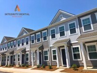 Building Photo - BEAUTIFUL 2 BD Townhome in MIDLAND AVAILABLE DECEMBER 2025