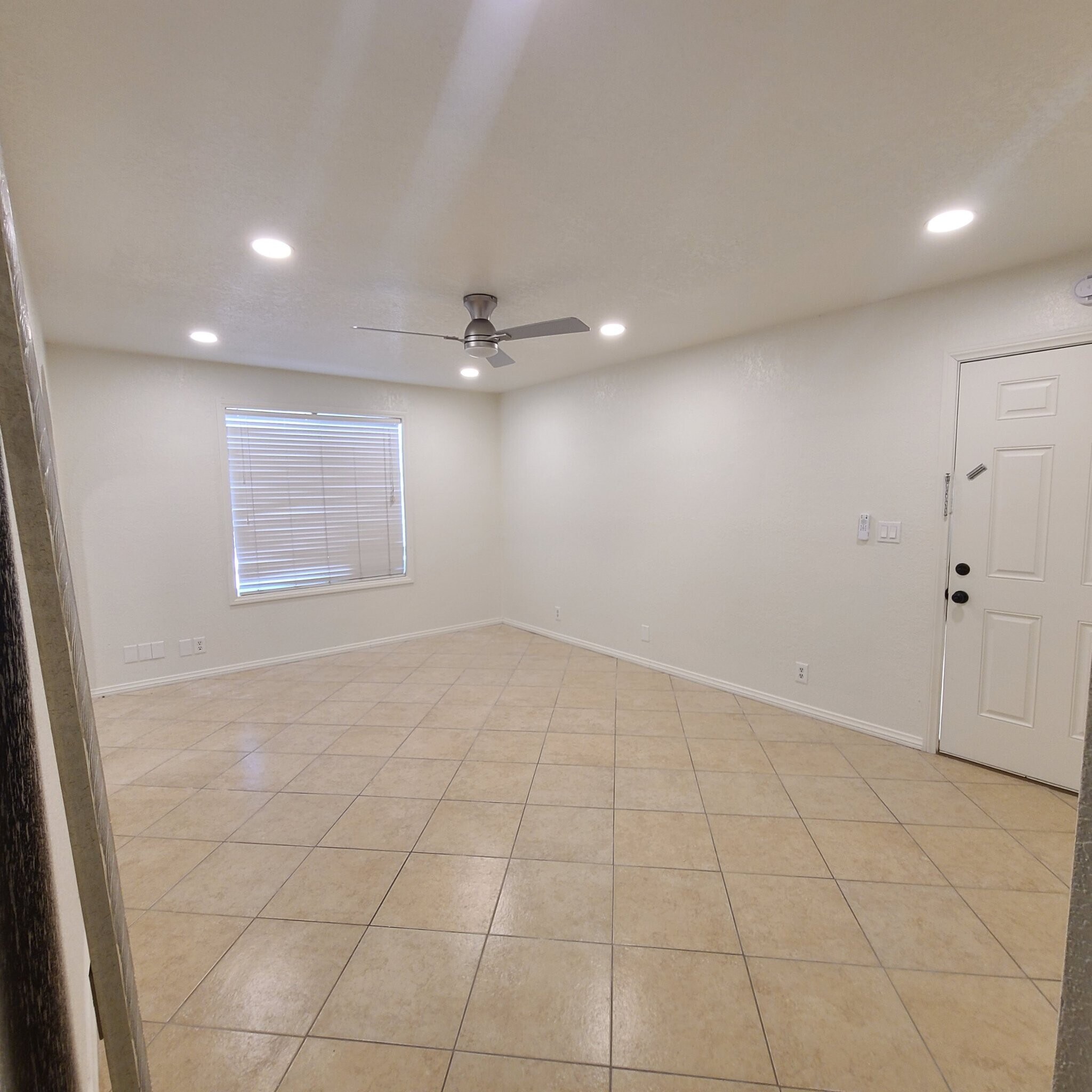Building Photo - 261 Cottonwood Dr