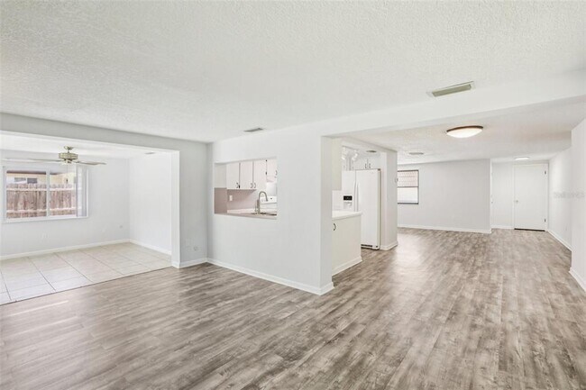 Building Photo - 4015 Litchfield Dr