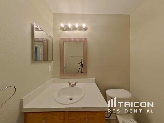 Building Photo - 5044 Pine Needle Dr