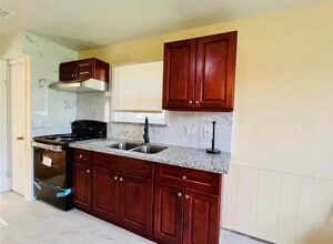 Building Photo - 7303 Shiner Ln
