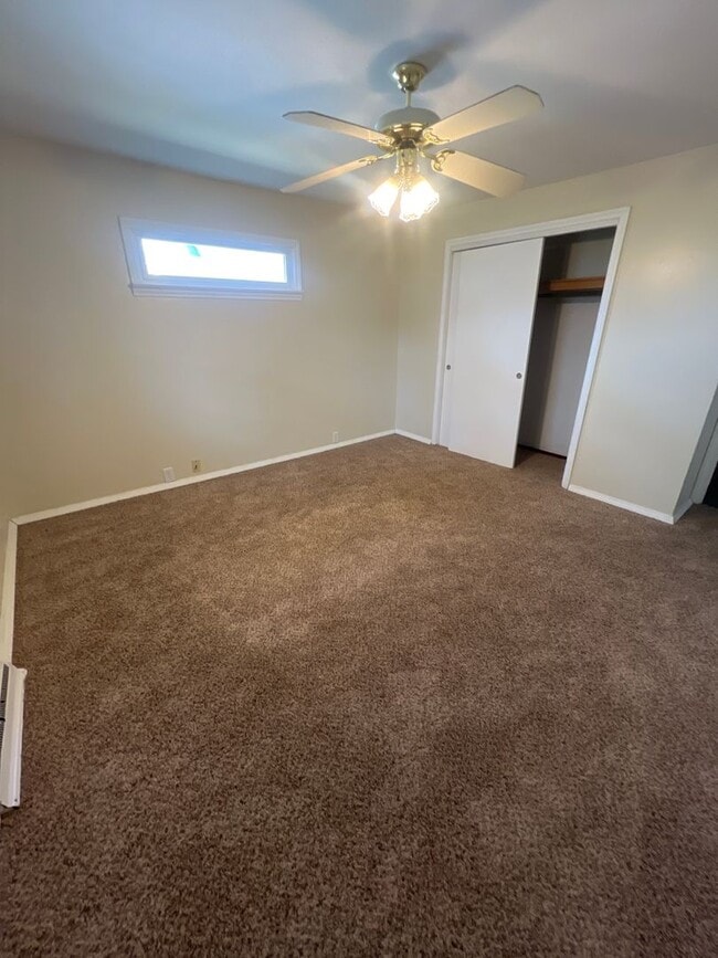 Building Photo - 2 Bedroom, 1 Bath home with 1 car garage