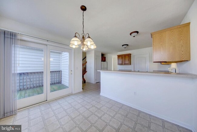 Building Photo - 8 Shady Tree Ct