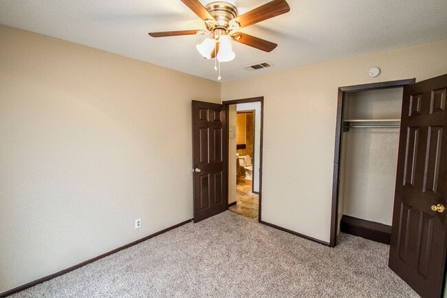 Building Photo - Your Family Home Near Dowtown