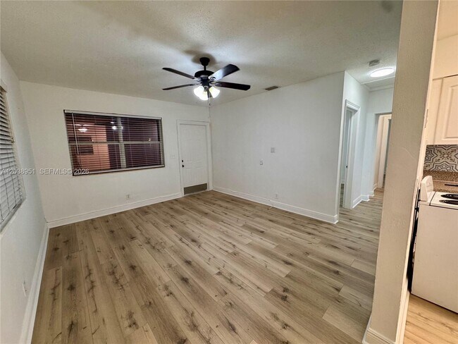Building Photo - 2240 NE 171 St