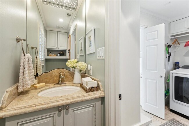 Building Photo - 6503 Hickorycrest Dr