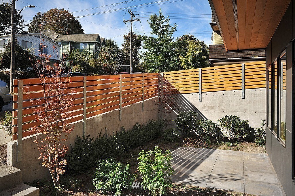 Building Photo - 7410 Sunnyside Ave N