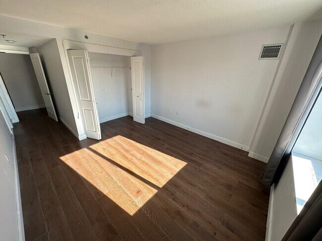 Building Photo - 8 Museum Way