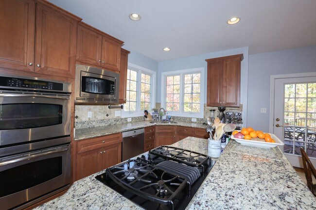 Building Photo - BEAUTIFUL SINGLE FAMILY HOME IN LANSDOWNE