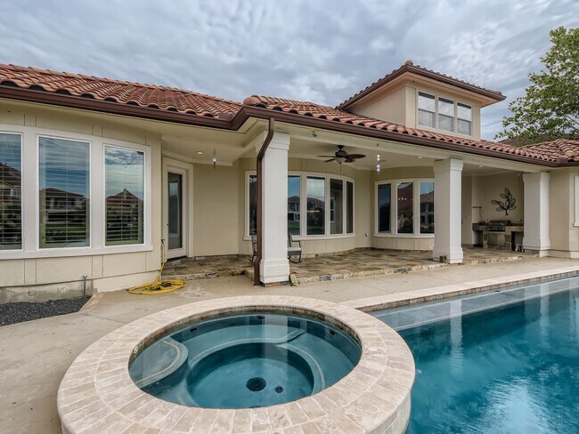 Building Photo - 19027 Crescent Bay Dr